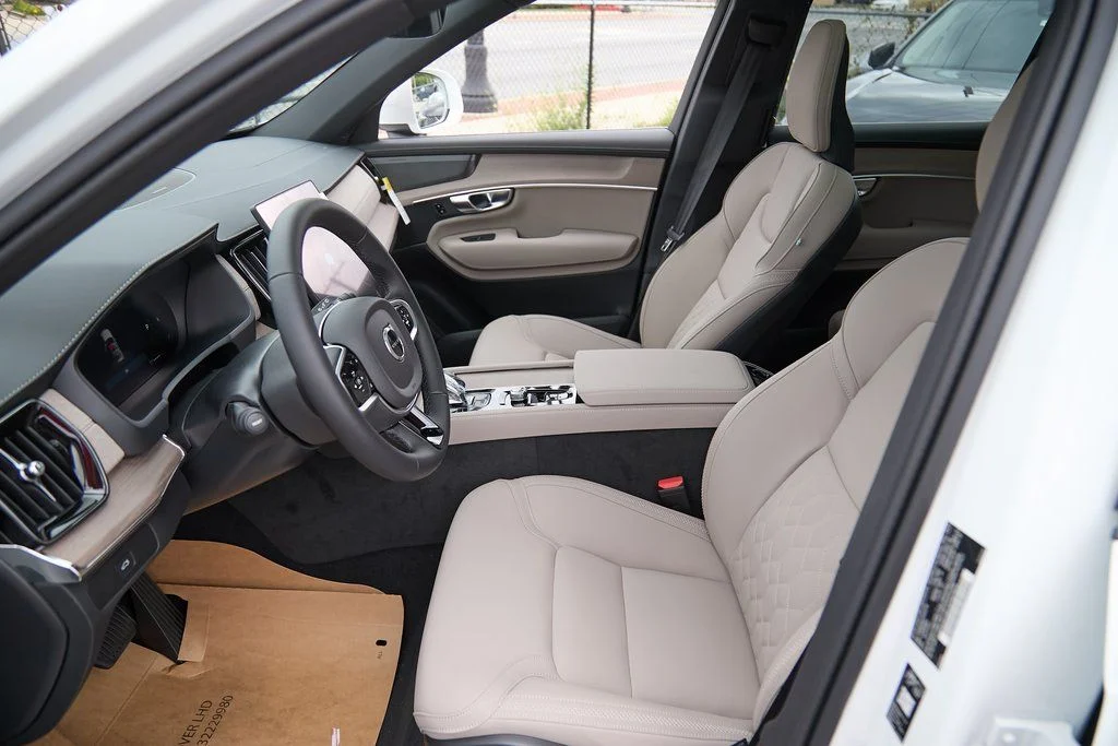 2026 Volvo XC90 Plus - Photo 18