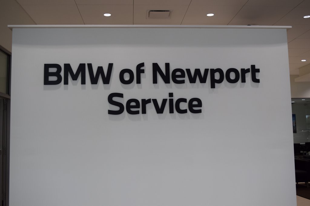 Used 2026 Black BMW xDrive60 image 36