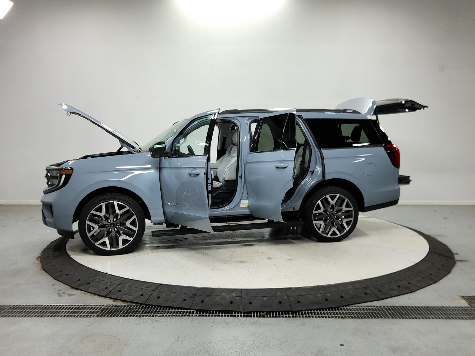 New 2027 Glacier Gray Metallic Tri-Coat Ford Platinum image 13