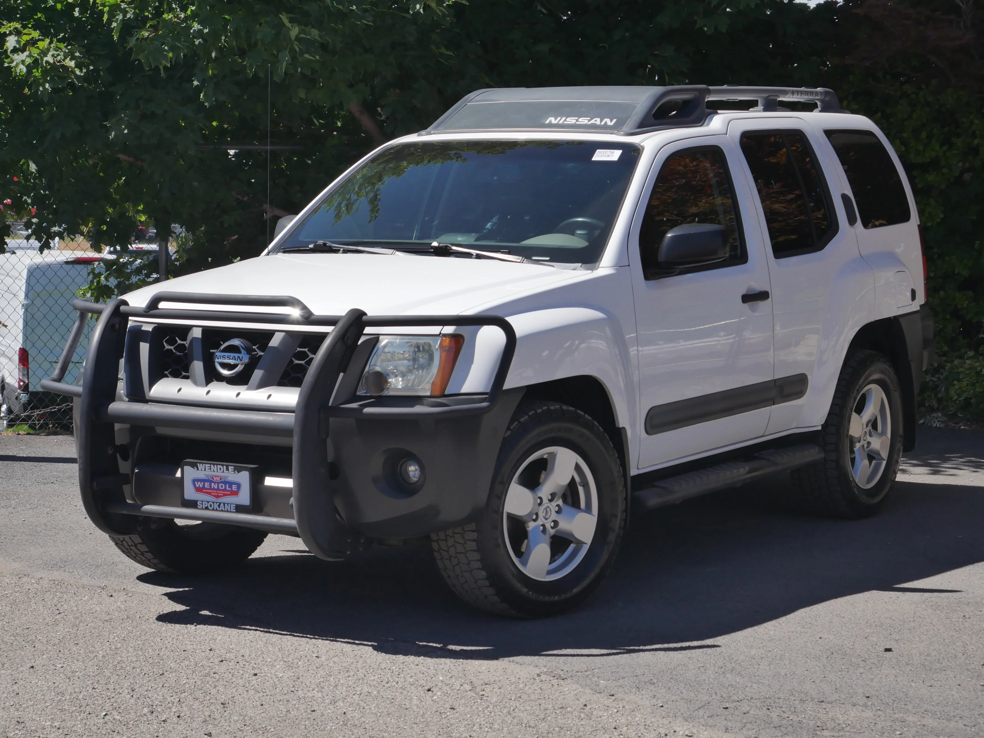 Used 2008 Avalanche Nissan SE image 2