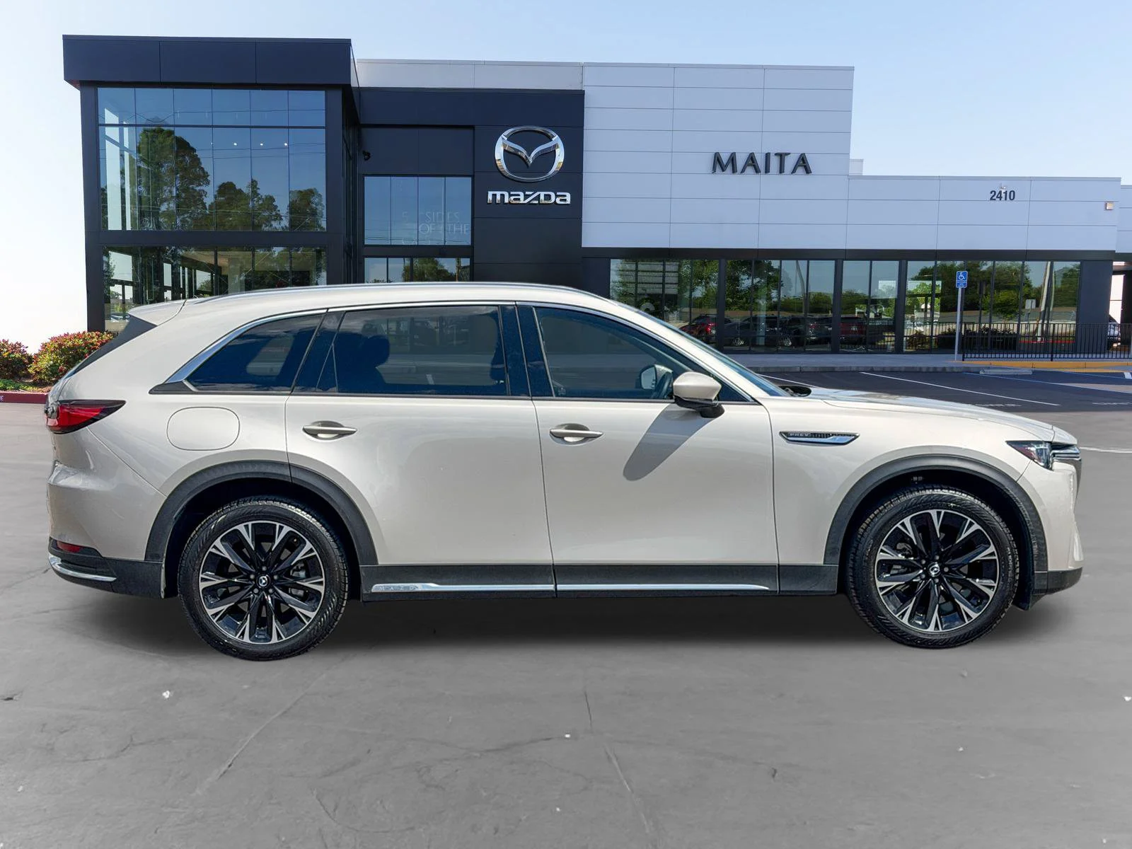 Certified Used 2024 Platinum Quartz Mazda Premium image 4