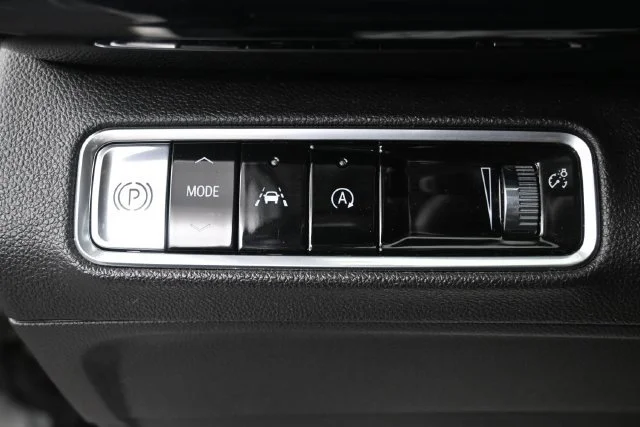 Used 2024 Summit White Buick Preferred image 13