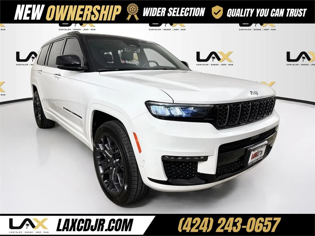 Used 2024 White Jeep Summit image 1