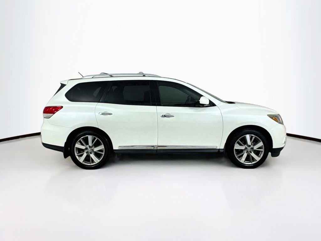 Used 2016 Pearl White Nissan Platinum image 9