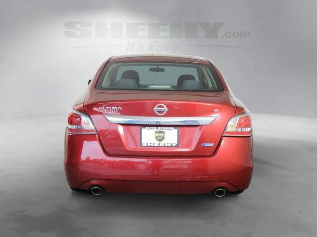 Used 2014 Red Nissan 2.5 S image 12
