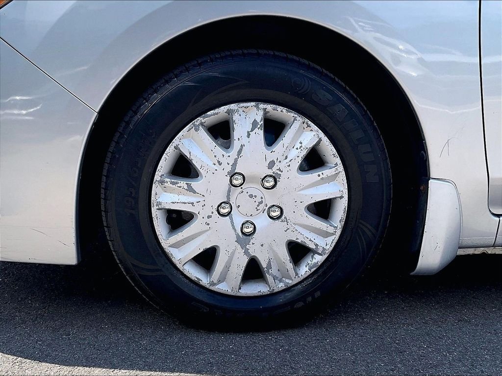 Used 2013 Silver Subaru 2.0i image 22