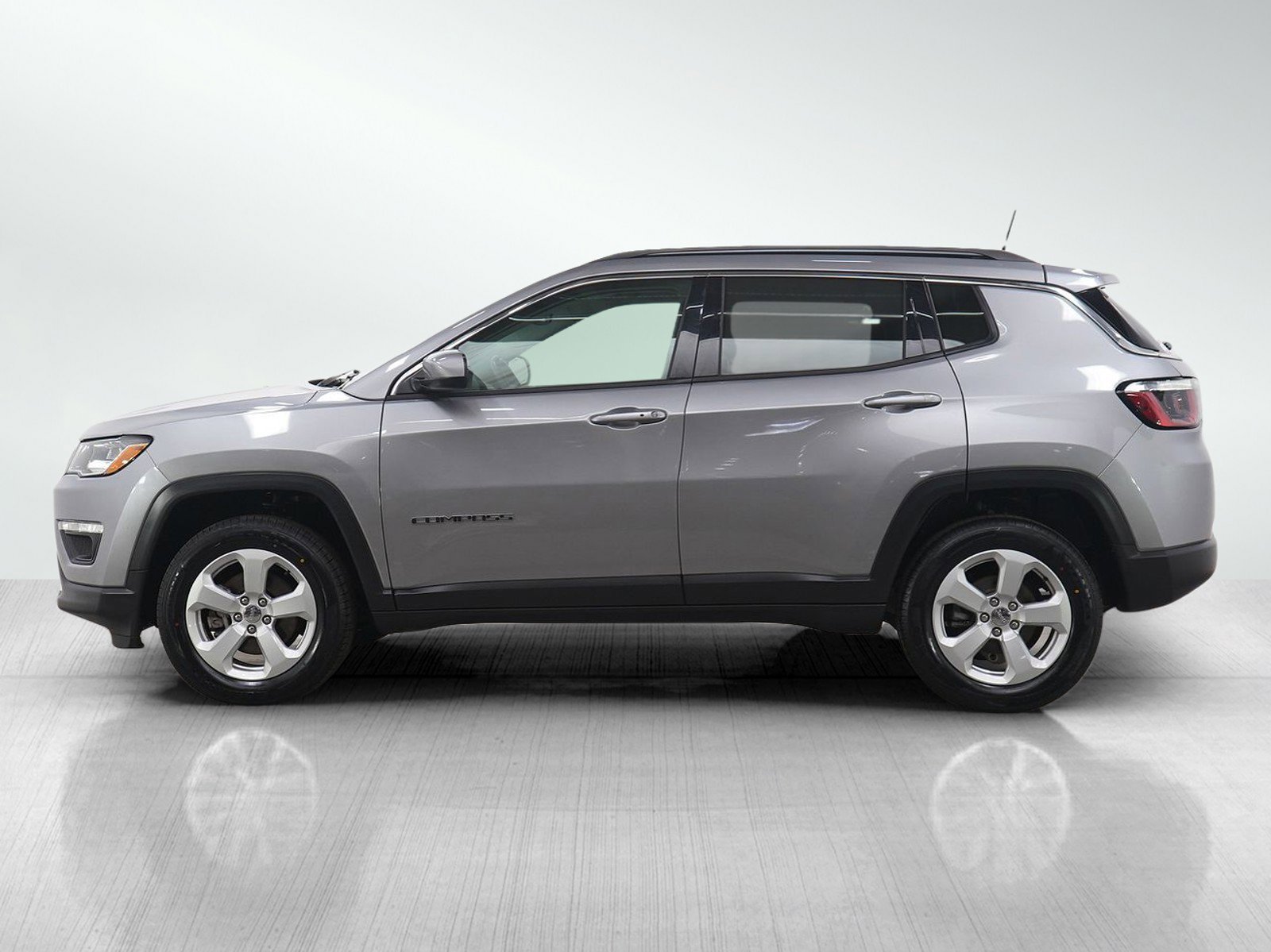 Used 2018 Jeep Compass Latitude with VIN 3C4NJDBB1JT200883 for sale in Minneapolis, Minnesota