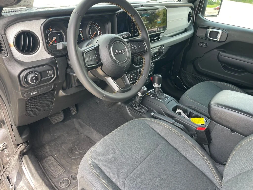 Used 2024 Granite Crystal Metallic Clearcoat Jeep Willys image 5