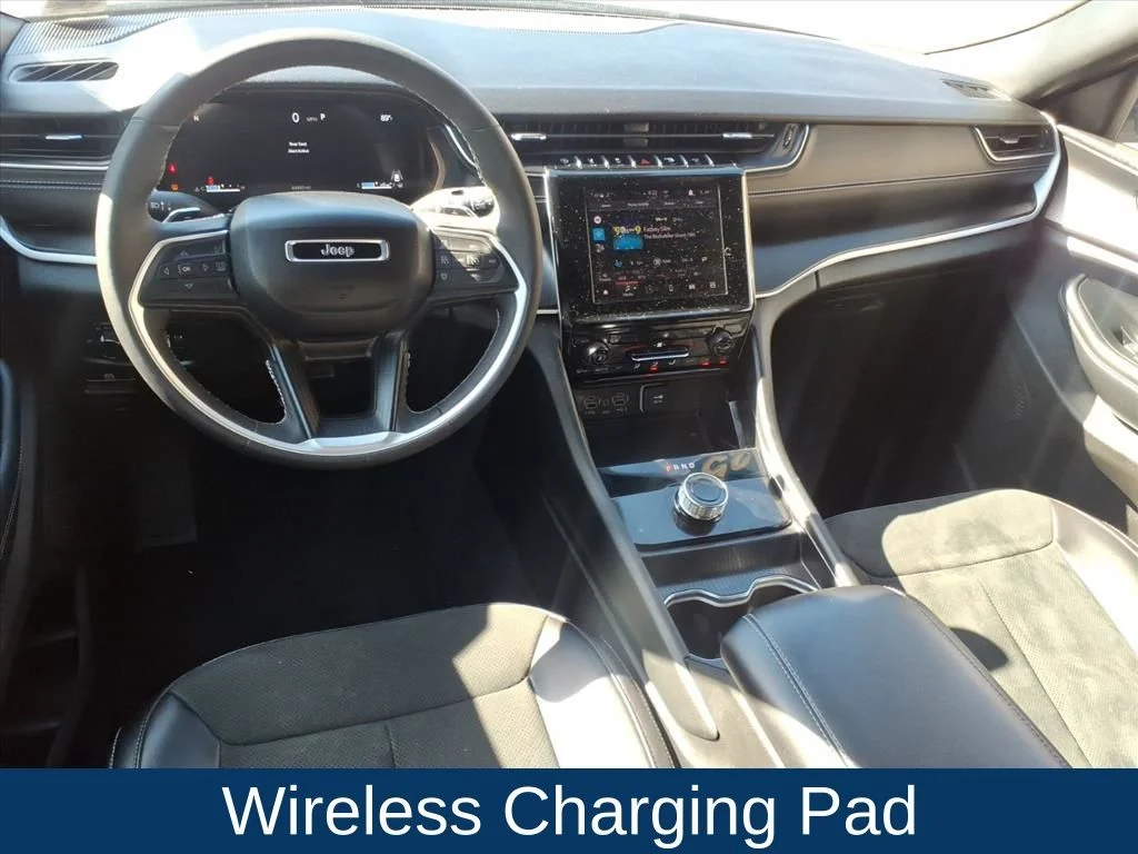 Used 2025 Silver Jeep Altitude image 25