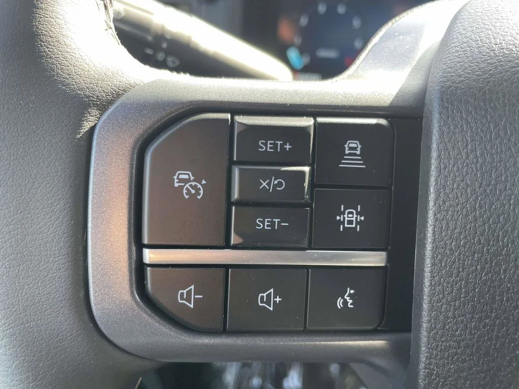 New 2026 Oxford White Ford XLT image 24