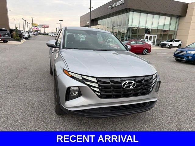 Used 2022 Silver Hyundai SE image 2
