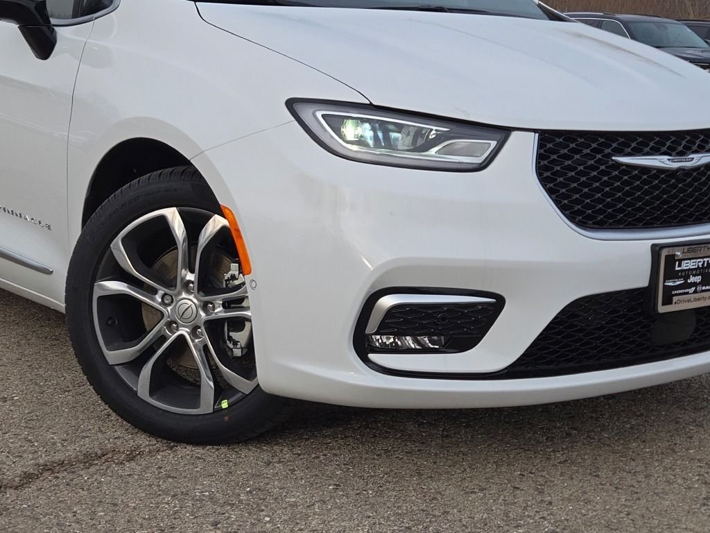 New 2026 Bright White Clear-Coat Exterior Paint Chrysler Pinnacle image 5