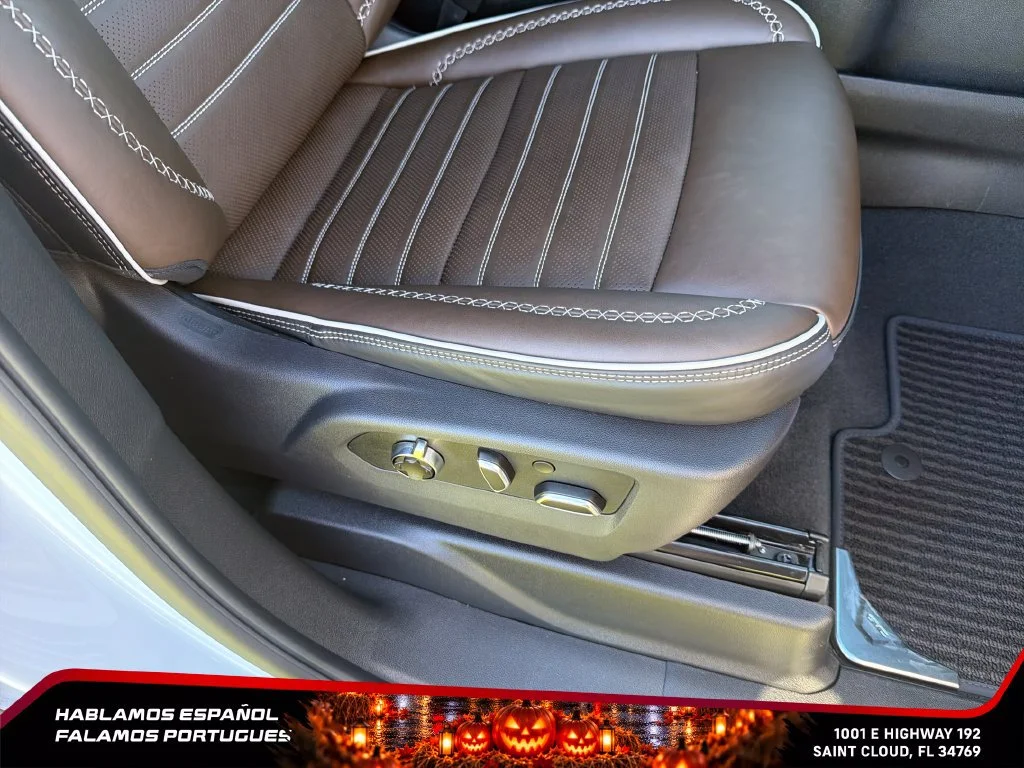 Used 2026 Glacier White Tricoat GMC Denali Ultimate image 38