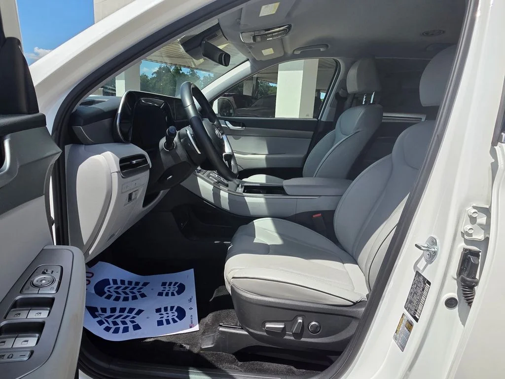 Used 2025 White Hyundai SEL image 11