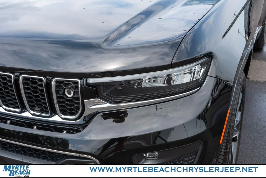 Used 2022 Diamond Black Jeep Overland image 10