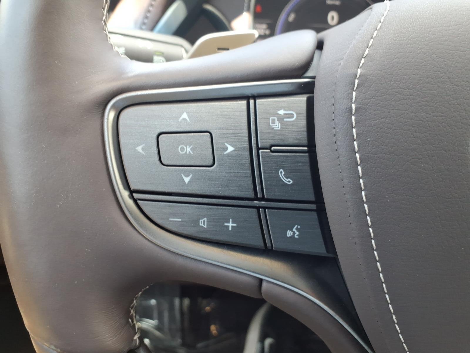 Used 2019 Eminent White Pearl Lexus Base image 21