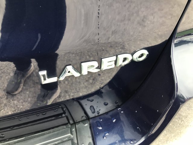 Used 2017 True Blue Pearlcoat Jeep Laredo image 9