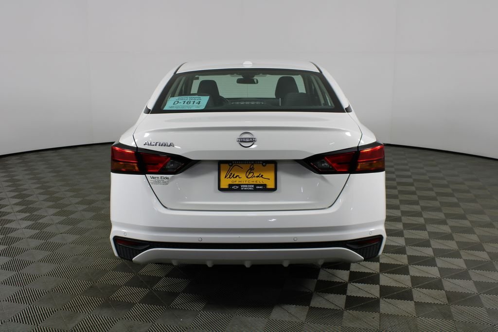 Used 2025 White Nissan 2.5 SV image 6