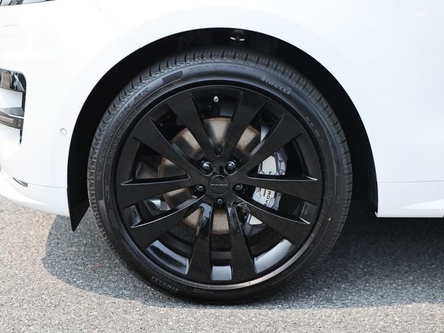 New 2026 Ostuni Pearl White LAND ROVER Dynamic SE image 5