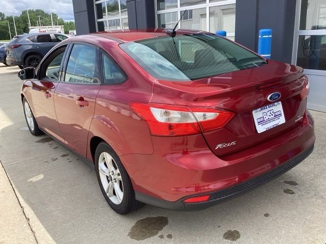 Used 2014 Red Ford SE image 10