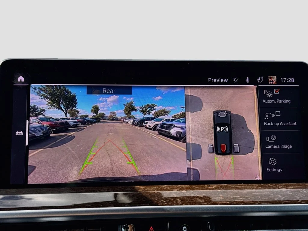 Used 2023 Black BMW xDrive30i image 17