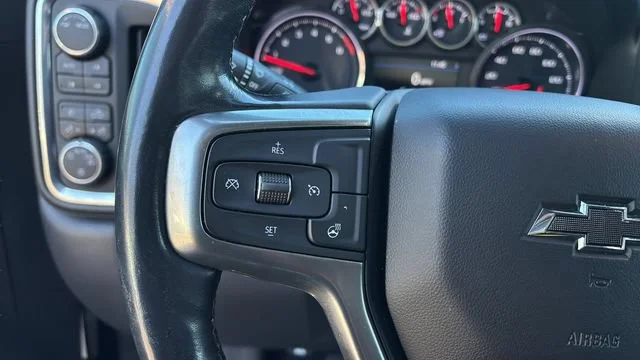 Used 2020 BLACK Chevrolet RST image 22