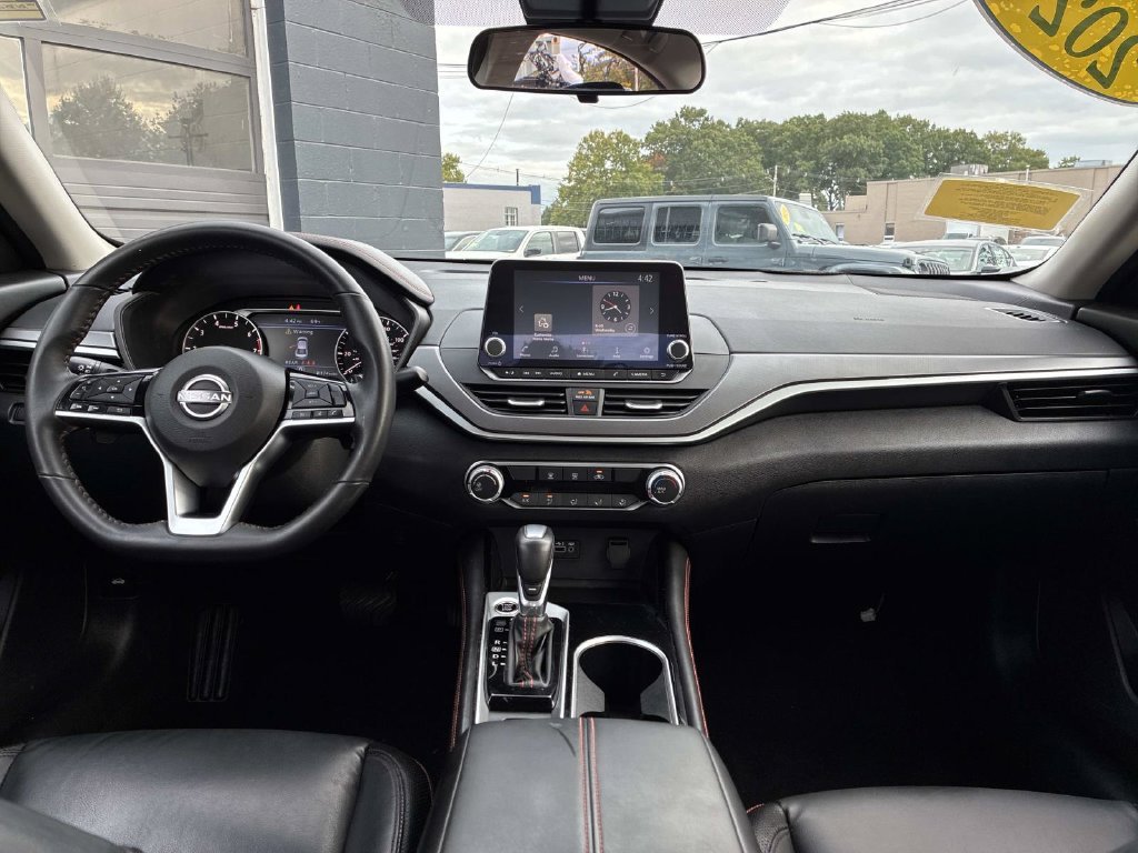 Used 2024 Black Nissan 2.5 SR image 17