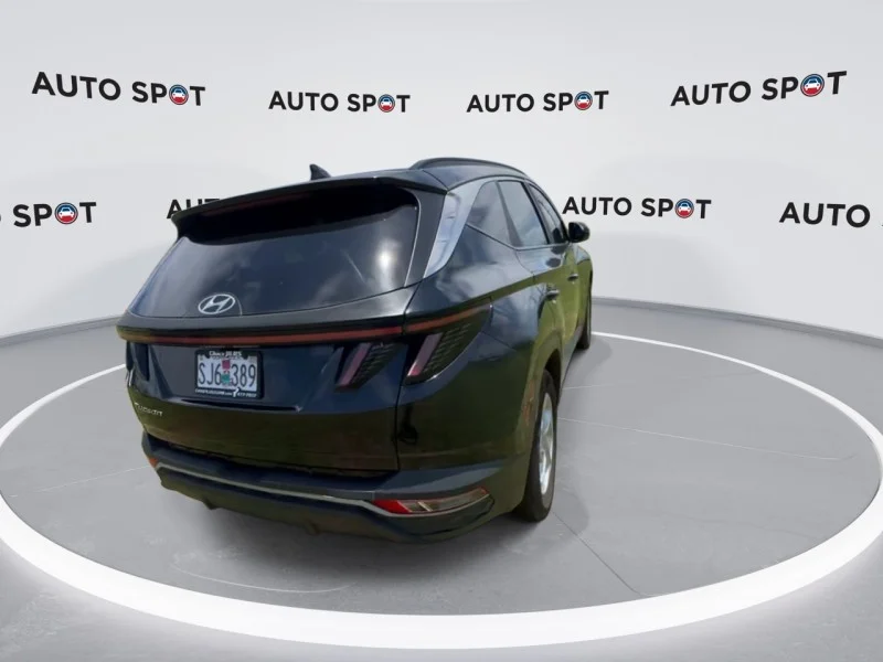Used 2022 Black Hyundai SEL image 4