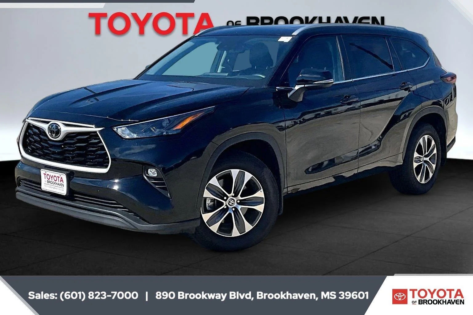 Used 2026 Midnight Black Metallic Toyota XLE image 10