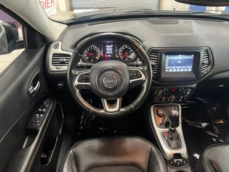 Used 2020 Gray Jeep Latitude image 30
