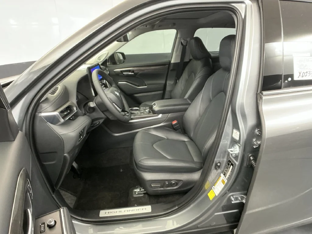 Used 2026 Heavy Metal Toyota Limited image 31