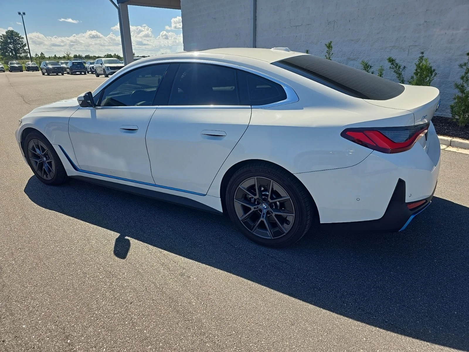 Used 2024 Alpine White BMW xDrive40 image 6
