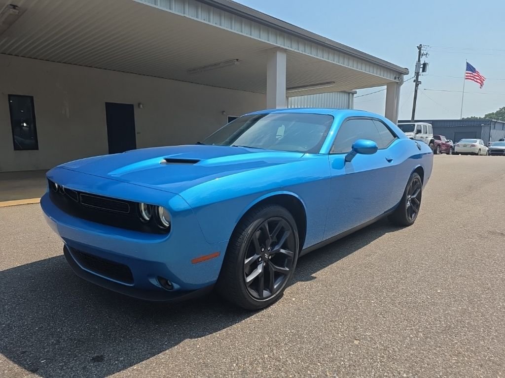 Used 2023 Blue Dodge SXT image 1