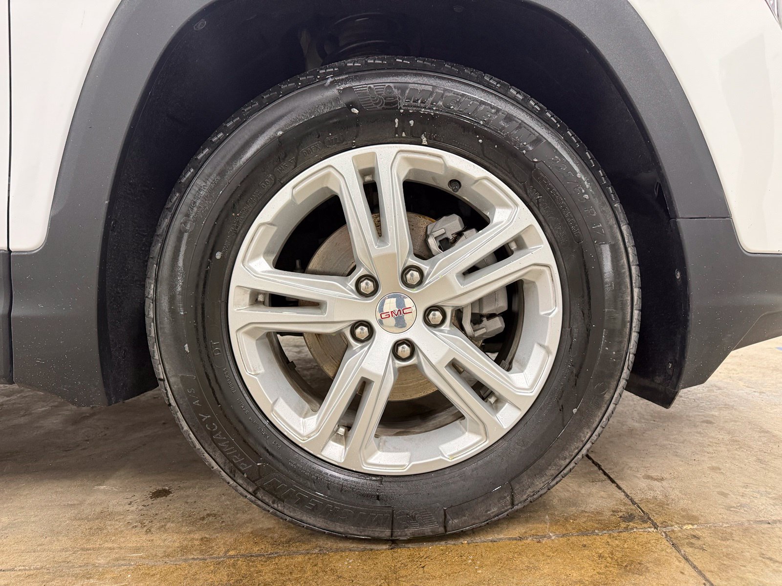 Used 2024 White GMC SLE image 27