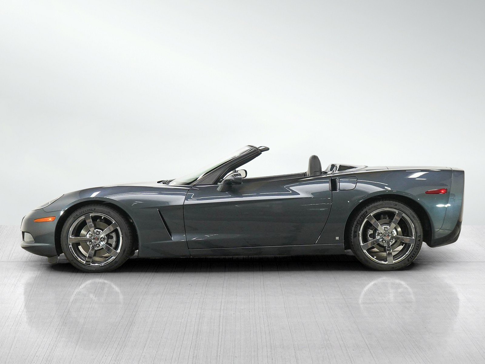 Used 2009 Chevrolet Corvette Base with VIN 1G1YY36W895109646 for sale in Minneapolis, Minnesota