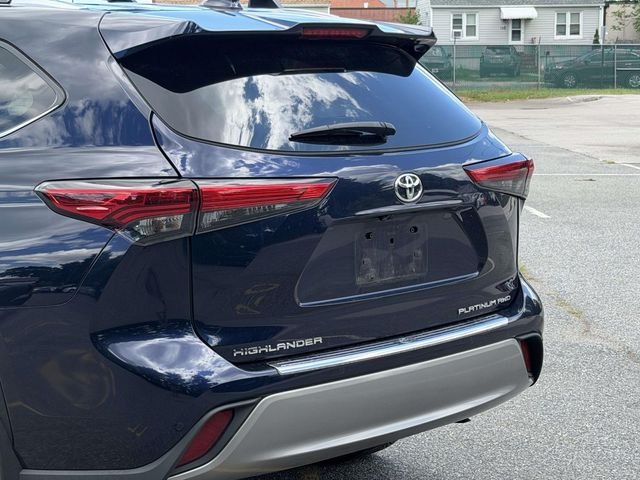 Used 2022  Toyota Platinum image 11