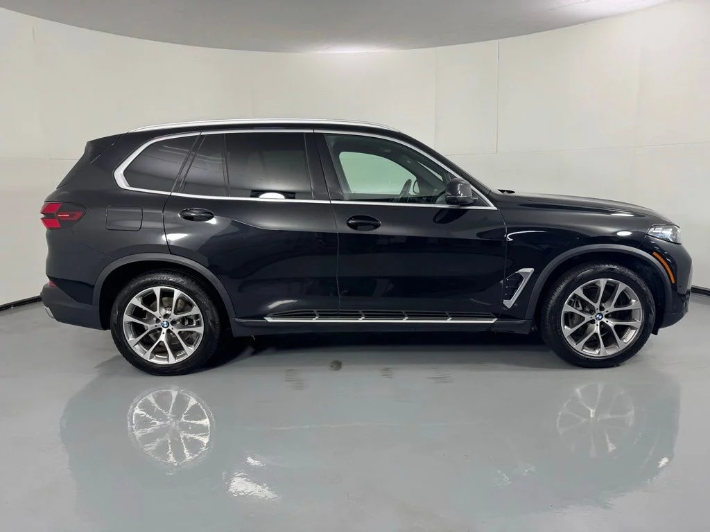 Used 2026 Black Sapphire Metallic BMW xDrive40i image 4
