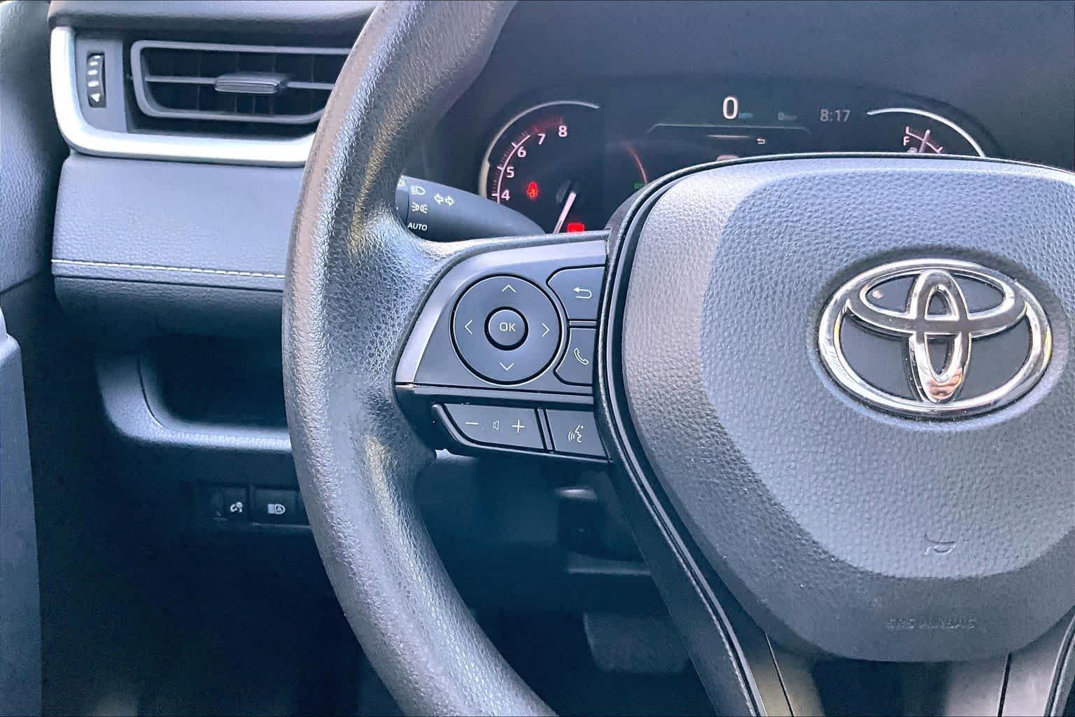 Used 2025 Ice Cap Toyota XLE image 24