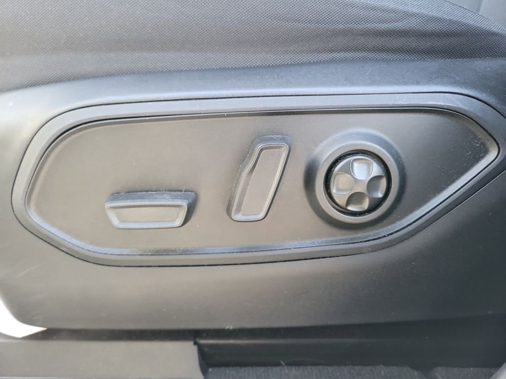 Used 2024 White Jeep Laredo image 20