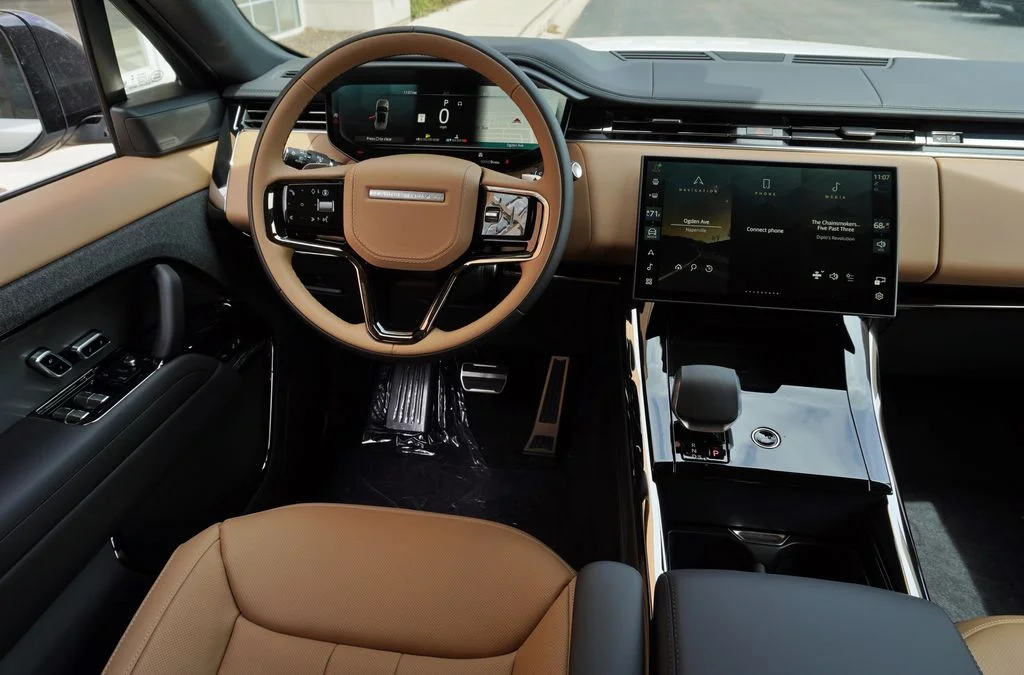 New 2026 Ostuni Pearl White Land Rover Dynamic SE image 16