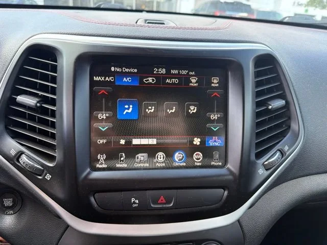 Used 2018 Black Jeep Trailhawk image 11
