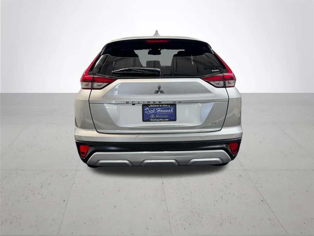 Used 2025 Silver Mitsubishi SE image 5