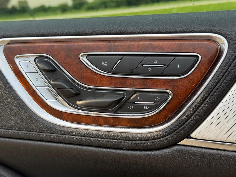2020 Lincoln Continental Reserve - Photo 24
