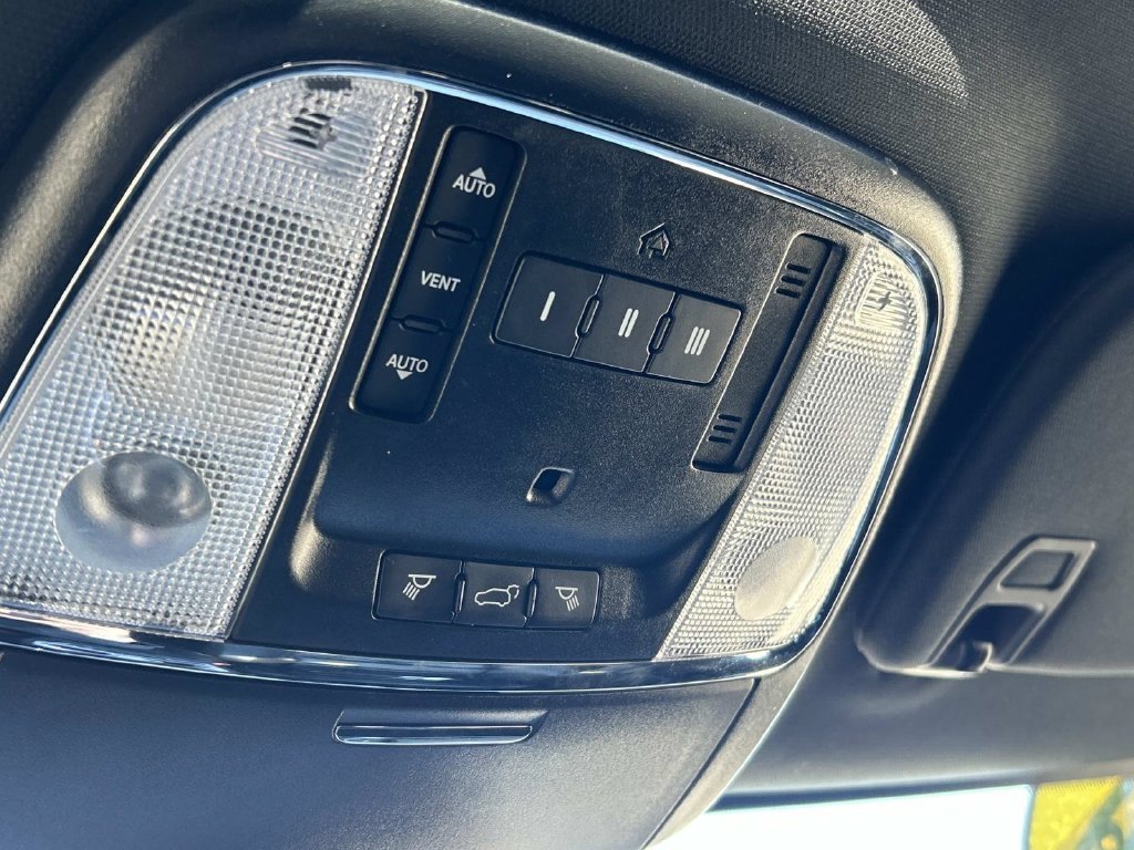 Used 2019 White Jeep Limited image 33