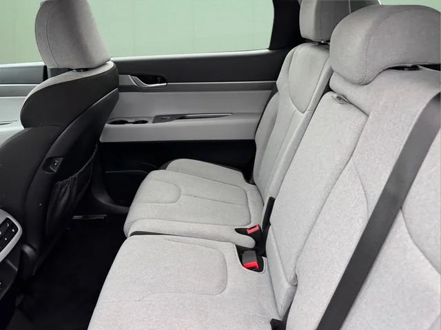 Used 2023 White Hyundai SE image 13