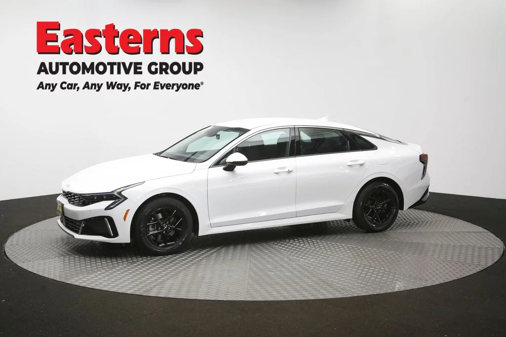 Used 2025 White Kia LXS image 57
