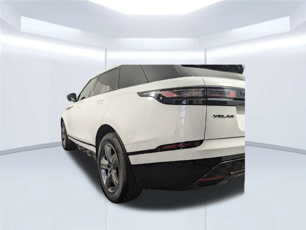 Used 2025 White Land Rover Dynamic SE image 58