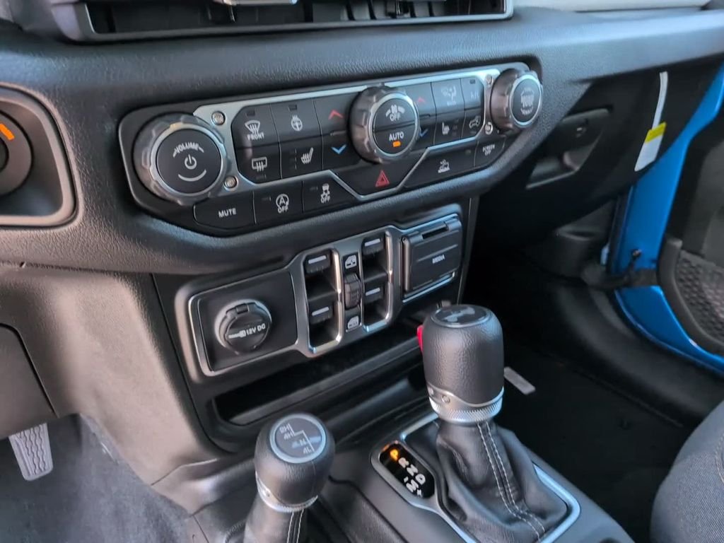 New 2026 Hydro Blue Pearl-Coat Exterior Paint Jeep Sport S image 26