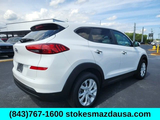 Used 2020 White Hyundai SE image 8