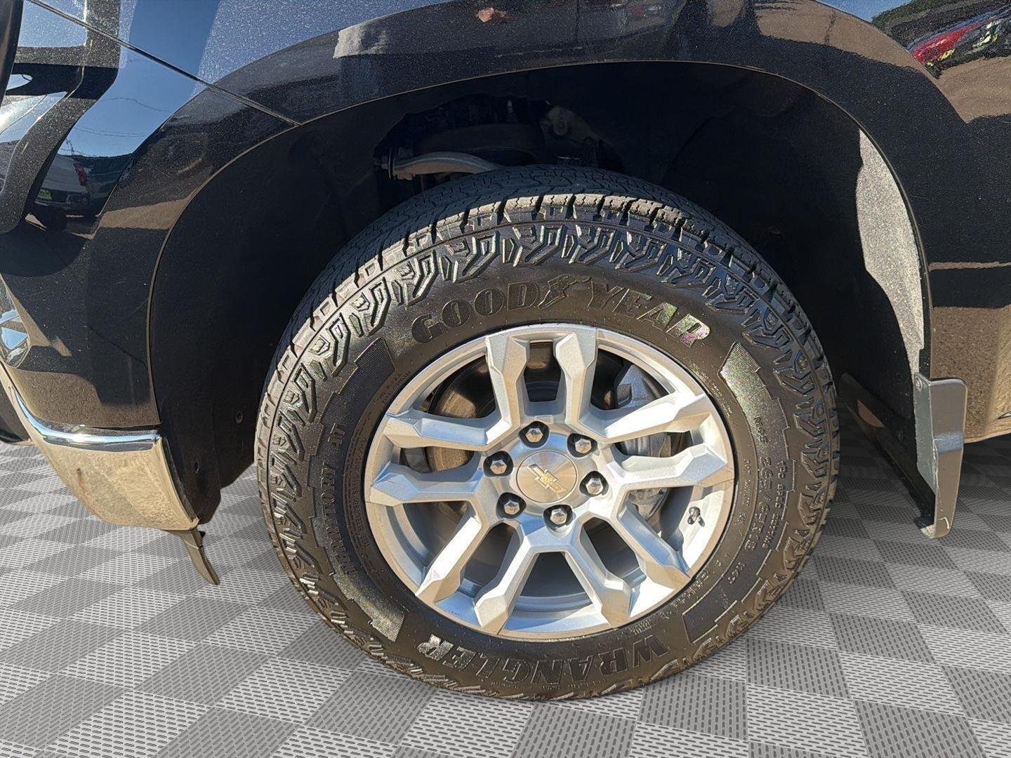 Used 2022 Black Chevrolet LT image 19